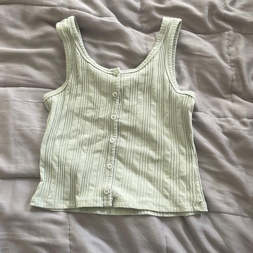 size is small the color is green